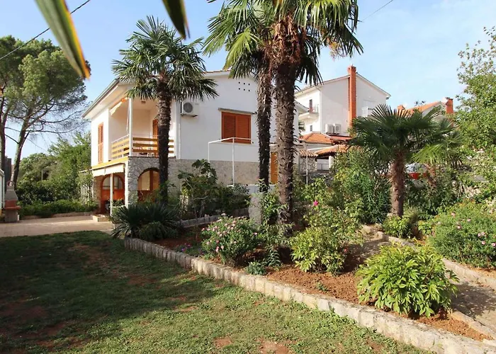 One-bedroom Near Sea 2 Malinska