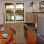 公寓 One-bedroom Near Sea 2