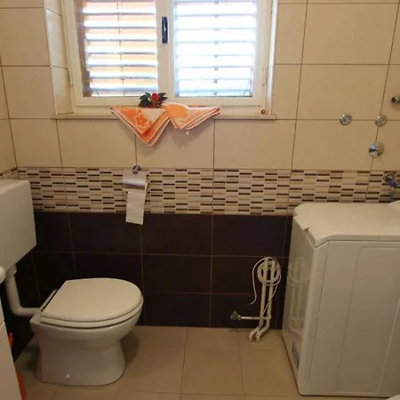 One-bedroom Near Sea 2 Malinska