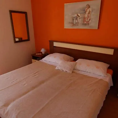 Apartment One-bedroom Near Sea 2 Malinska