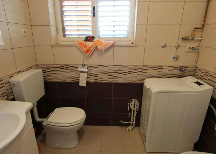 One-bedroom Near Sea 2 Malinska