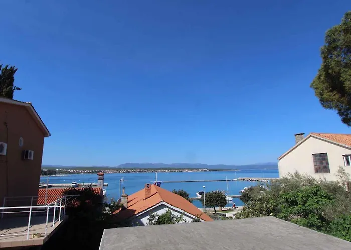 One-bedroom Near Sea 2 *