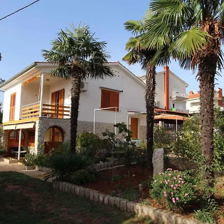 One-bedroom Near Sea 2 Appartamento Malinska